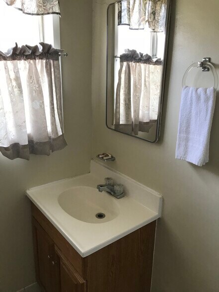 More Photos Of 400 155th Hwy, Lake Isabella Hotel For Sale