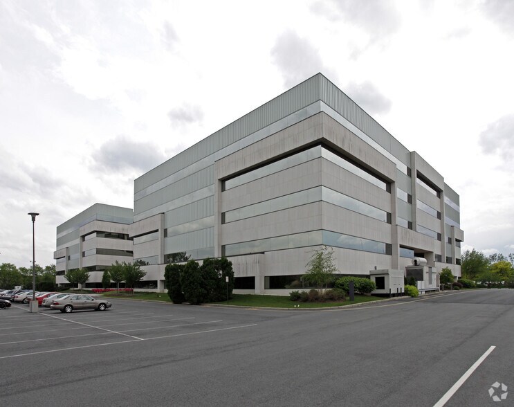 More Photos Of 125 Chubb Ave, Lyndhurst Office For Lease