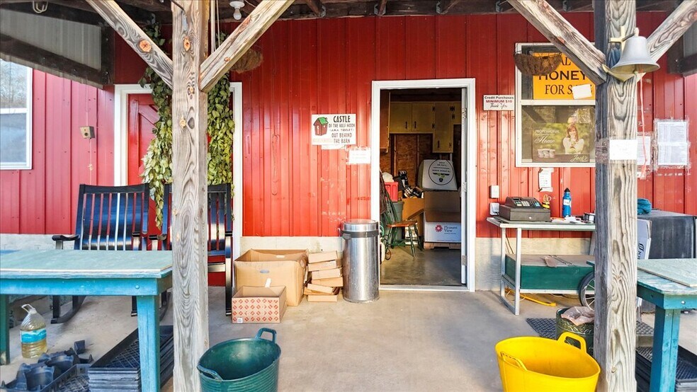 More Photos Of 1356 Coopers Cove Rd, Hardy Specialty For Sale