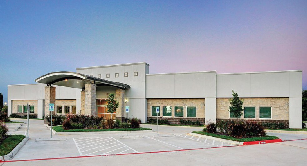 Primary Photo Of 5413 Crenshaw Rd, Pasadena Medical For Sale