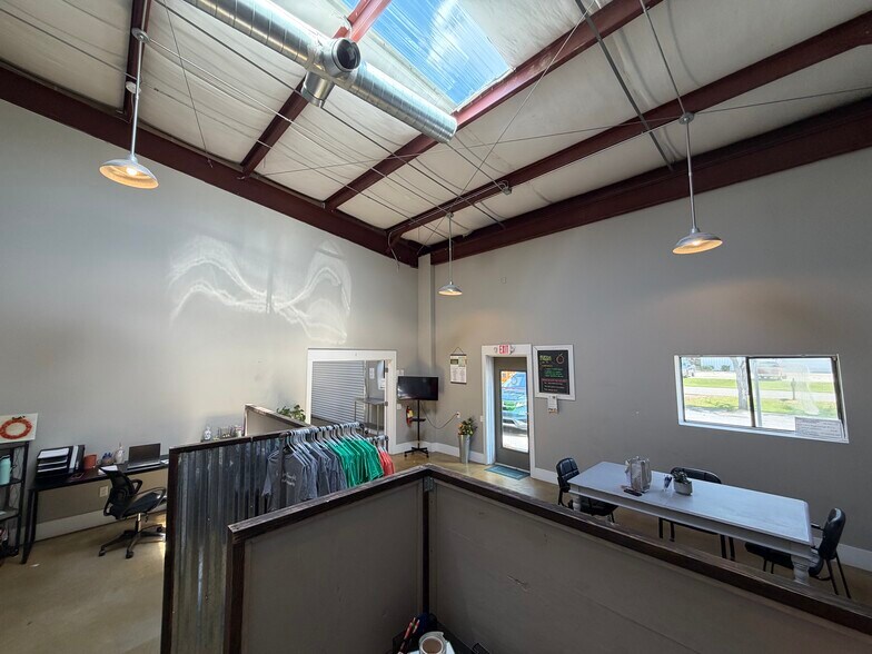 More Photos Of 132 Market St, Santa Rosa Beach Warehouse For Sale
