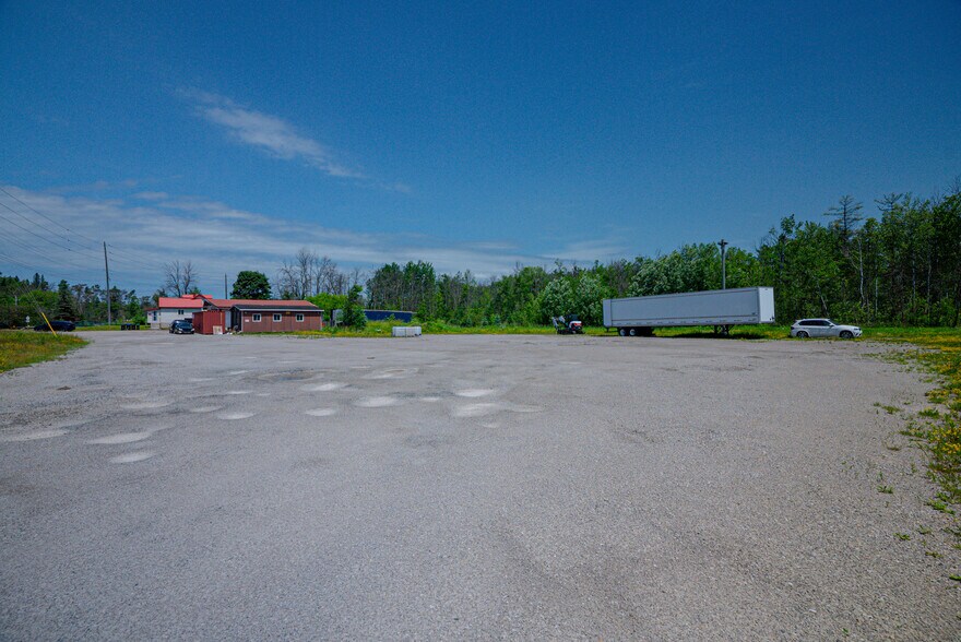 More Photos Of 3300 Coopers Falls Rd, Gravenhurst Auto Repair For Sale