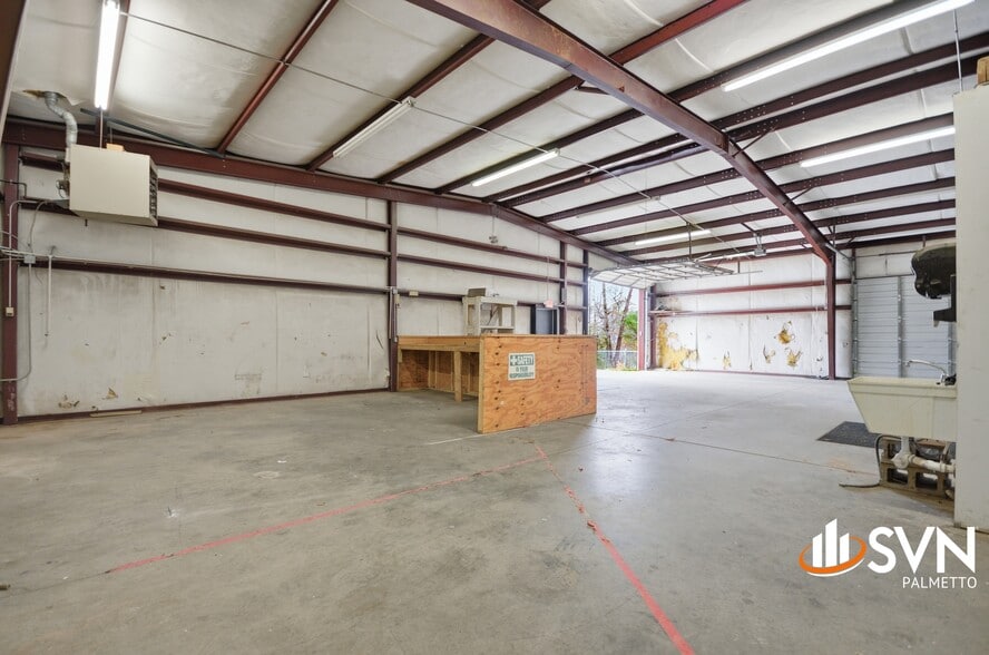 More Photos Of 107 Ben Hamby Ln, Greenville Light Distribution For Lease