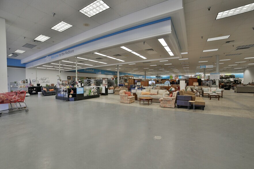 More Photos Of 9408 Apison Pike, Ooltewah Storefront For Lease