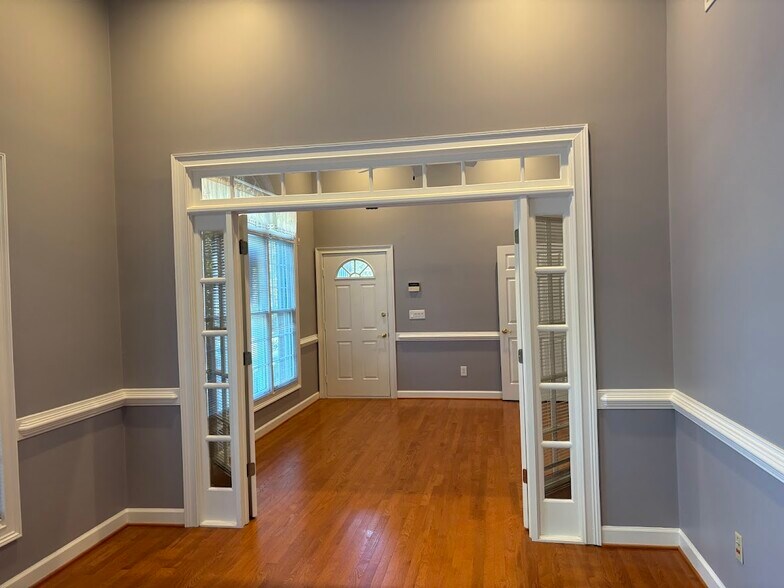 More Photos Of 701-704 Bombay Ln, Roswell Office For Lease