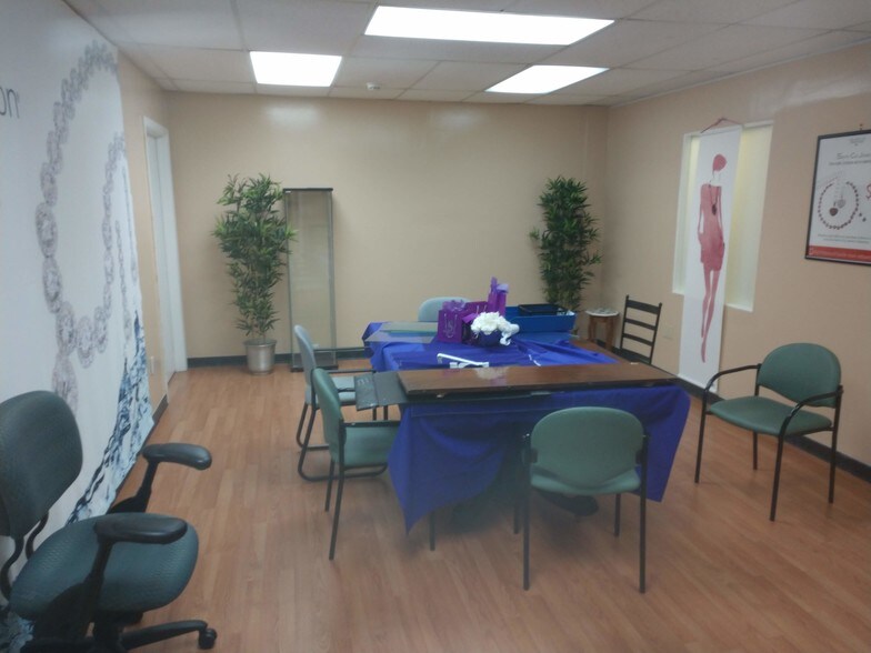 More Photos Of 3001-3017 Greene St, Hollywood Showroom For Lease