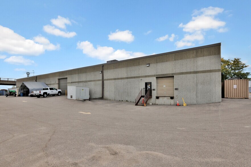 More Photos Of 5 Empire Dr, Saint Paul Flex For Sale