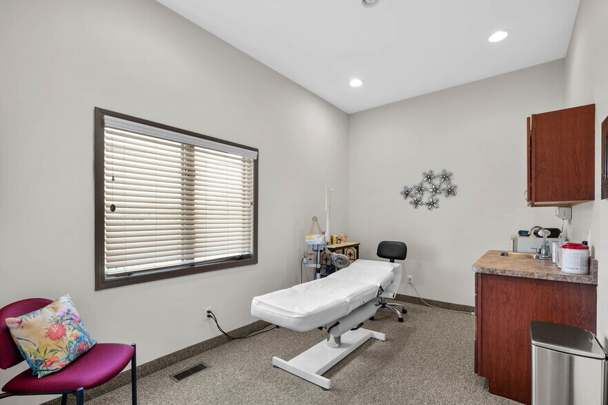 More Photos Of 24825 Eureka Rd, Taylor Office For Sale