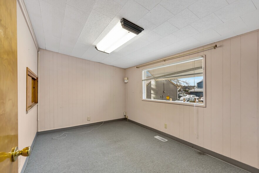 More Photos Of 122 Engle Ave, Molalla Office Residential For Sale
