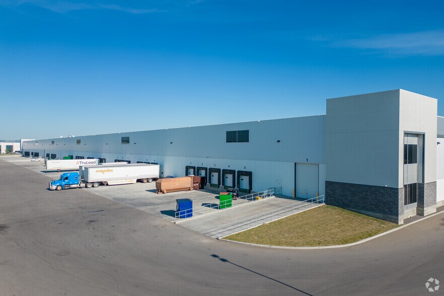 More Photos Of 1625 100 Ave NE, Calgary Industrial For Lease