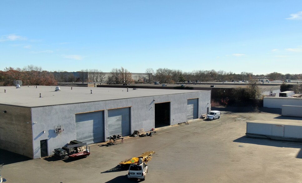 More Photos Of 2150 Fifth Ave, Ronkonkoma Warehouse For Lease
