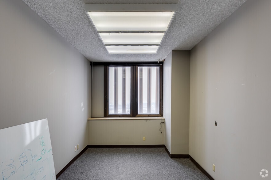 Photo of 44th Floor Ste 60-4450