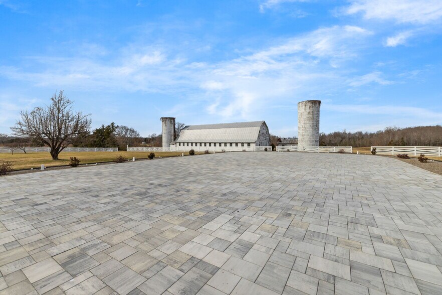 More Photos Of 54 Northfield Rd, Cumberland Specialty For Sale