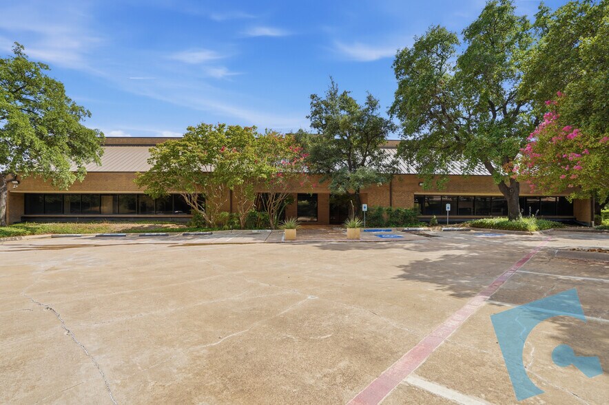 Primary Photo Of 250 Decker Dr, Irving Office For Lease