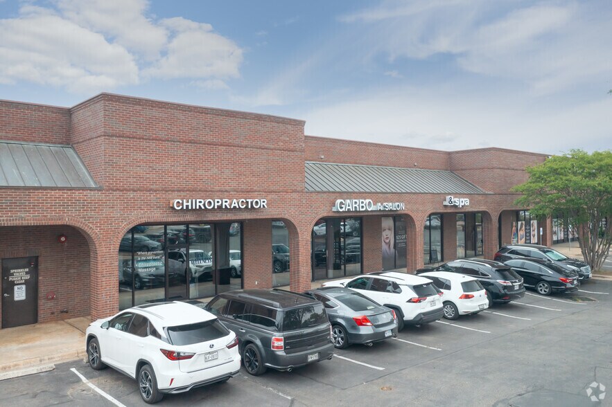 More Photos Of 7739 Northcross Dr, Austin Storefront For Lease