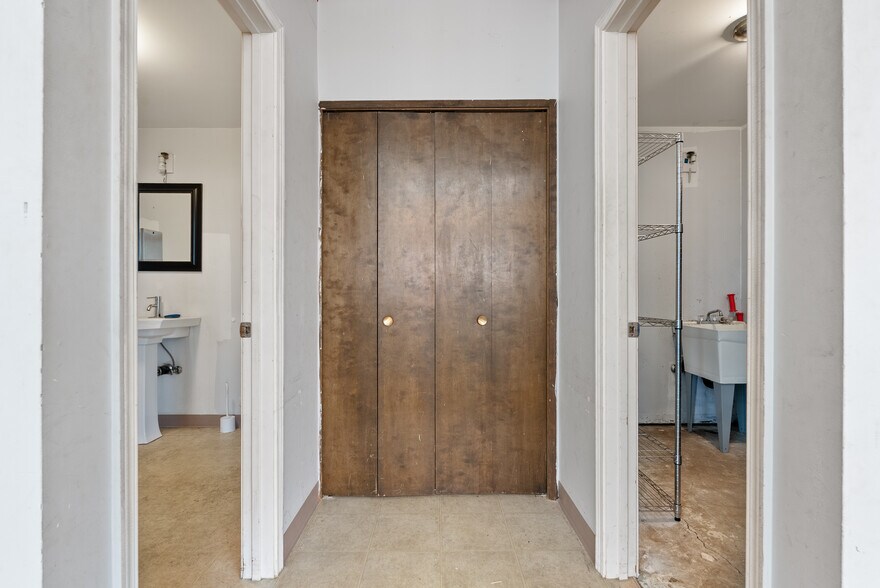 More Photos Of 12412 NE Halsey St, Portland Freestanding For Lease