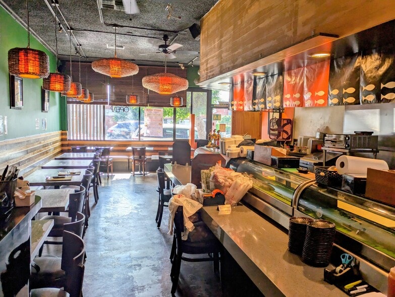 More Photos Of 11617 Santa Monica Blvd, Los Angeles Restaurant For Lease
