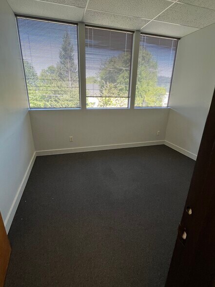 More Photos Of 9123 SE St Helens St, Clackamas Serviced Offices For Lease