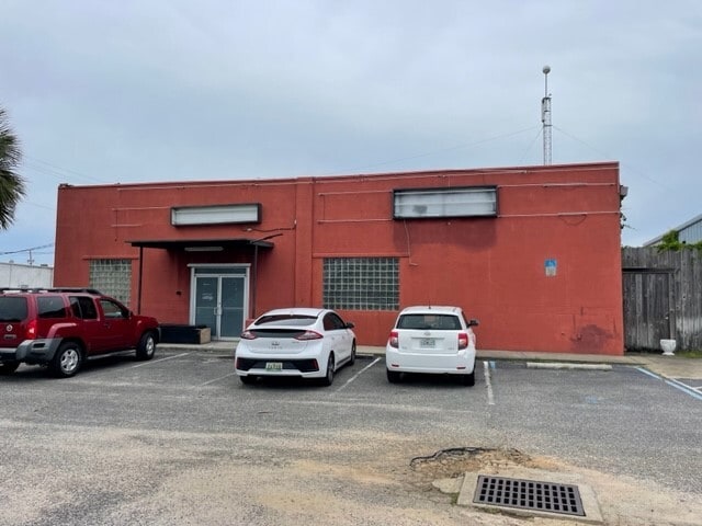 More Photos Of 125 Ferry Rd SE, Fort Walton Beach General Retail For Lease