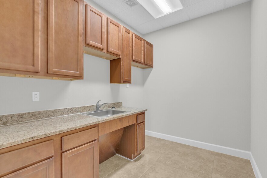 More Photos Of 8118 Fry Rd, Cypress Medical For Lease