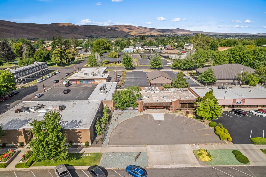 More Photos Of 411-413 N 2nd St, Yakima Office For Sale