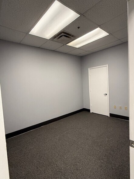 More Photos Of 1970 Main St, Sarasota Office For Lease