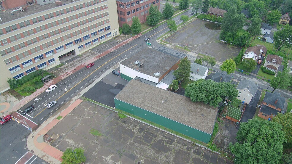 More Photos Of 1400 St Paul St, Rochester Showroom For Lease