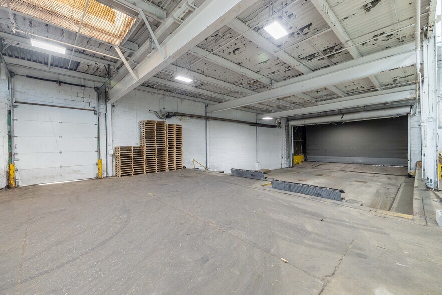 More Photos Of 13881 Elmira St, Detroit Manufacturing For Sale
