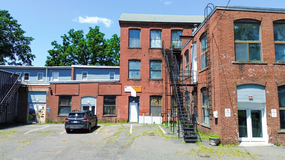 More Photos Of 47 Billard St, Meriden Showroom For Sale