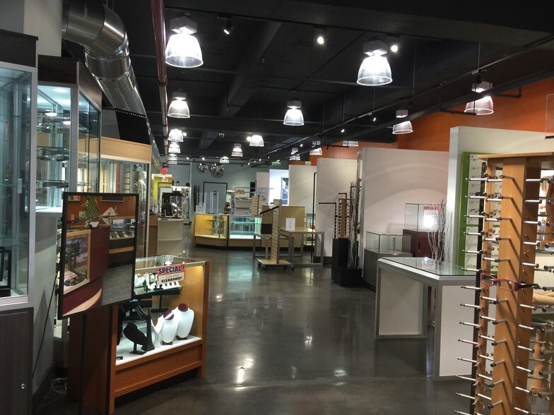 More Photos Of 101 Varick Ave, Brooklyn Warehouse For Lease