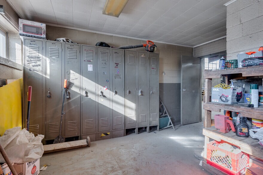 More Photos Of 77 N Market St, Nanticoke Distribution For Lease