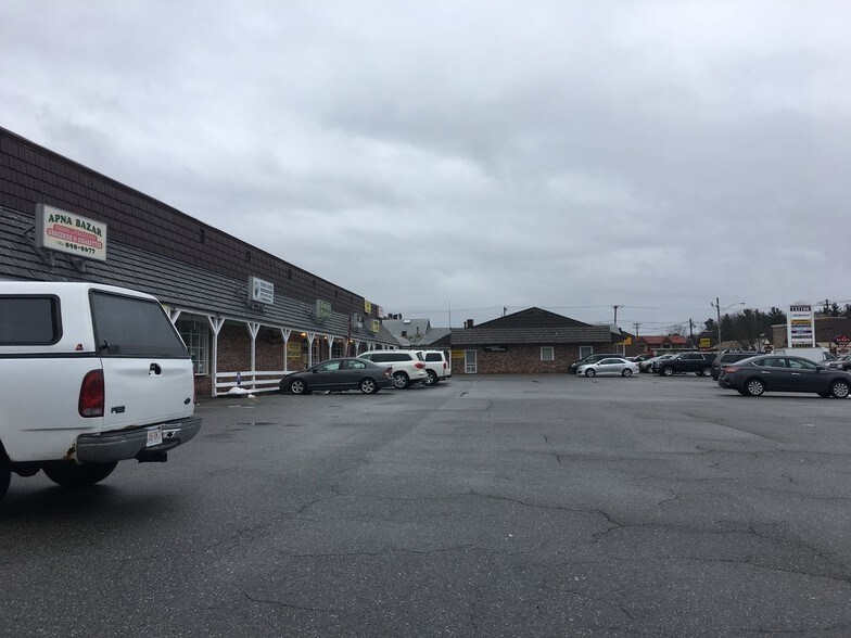 More Photos Of 326 S Broadway, Salem General Retail For Sale