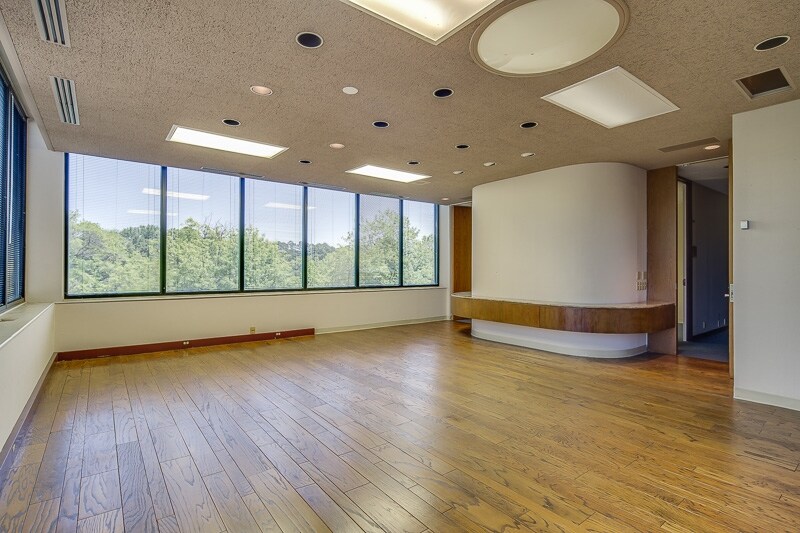 More Photos Of 3796 Lamar Ave, Memphis Office For Sale