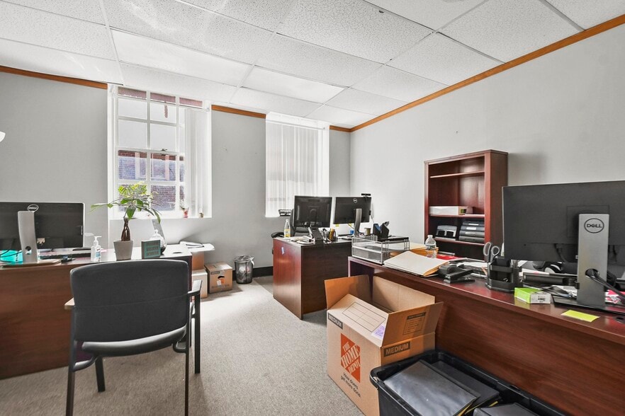 More Photos Of 5 Dover St, New Bedford Office For Lease