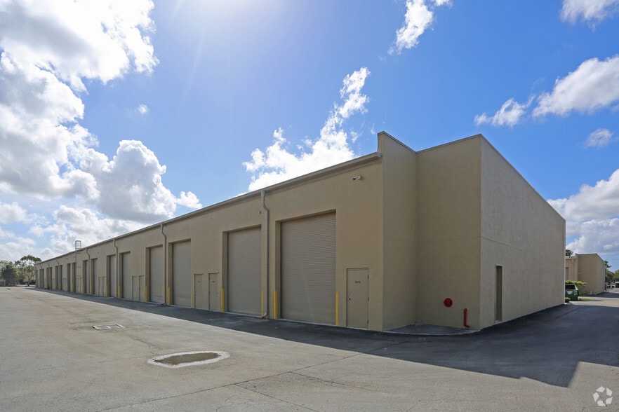 More Photos Of 6650-6810 E Rogers Cir, Boca Raton Flex For Lease