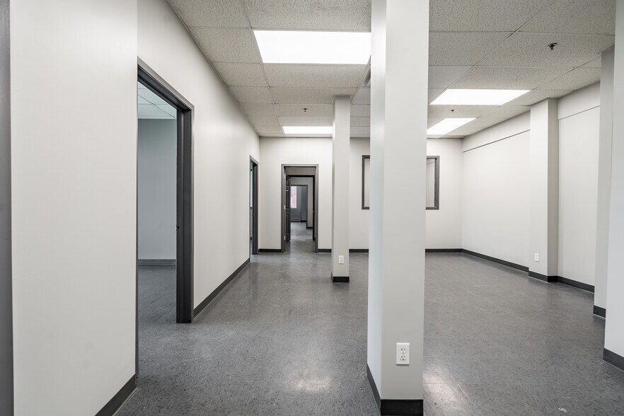 More Photos Of 9055 Boul Henri-Bourassa E, Montréal Industrial For Lease