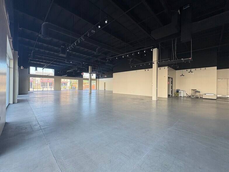 More Photos Of 39565 Avenida Acacias, Murrieta Storefront For Lease