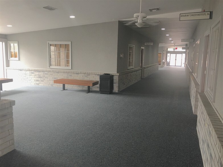 More Photos Of 515 N King St, Seguin Medical For Sale