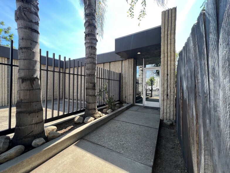 More Photos Of 5721 Cahuenga Blvd, North Hollywood Warehouse For Lease
