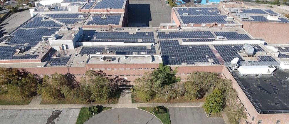 More Photos Of 500 Grumman Rd W, Bethpage Industrial For Lease