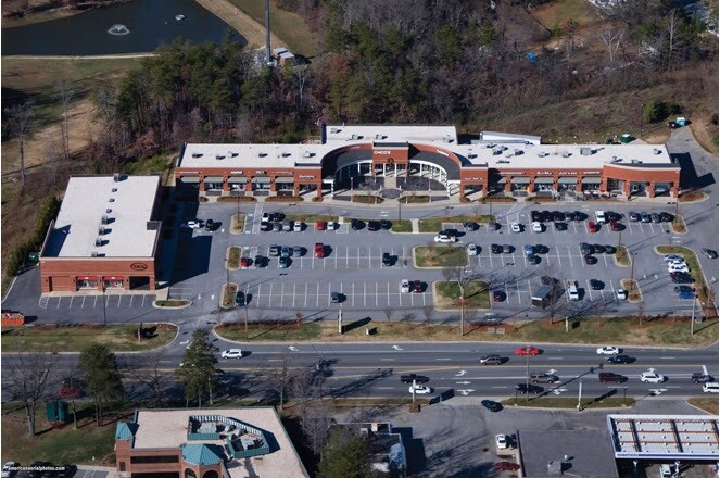 More Photos Of 1231 Eastchester Dr, High Point Unknown For Lease