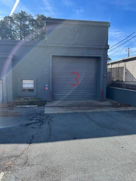 More Photos Of 130 SE Dodd St, Marietta Flex For Lease