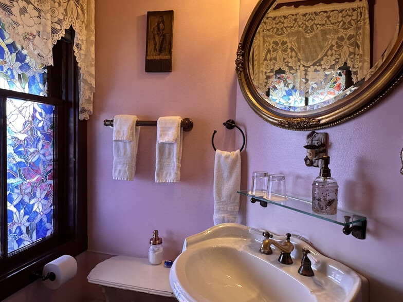 More Photos Of 541 Main St, Jerome Hotel For Sale