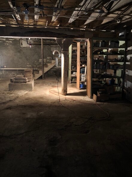 More Photos Of 104 N Market St, Gallatin General Retail For Sale