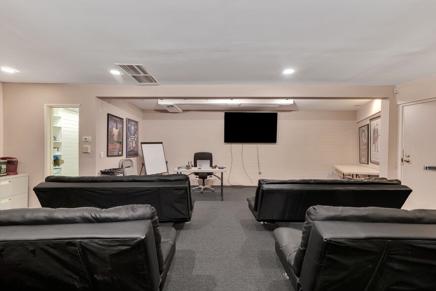 More Photos Of 4110 W Burbank Blvd, Burbank Office Residential For Sale