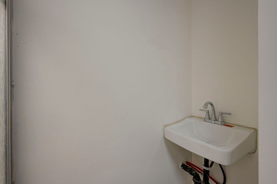 More Photos Of 575-585 Reactor Way, Reno Distribution For Lease