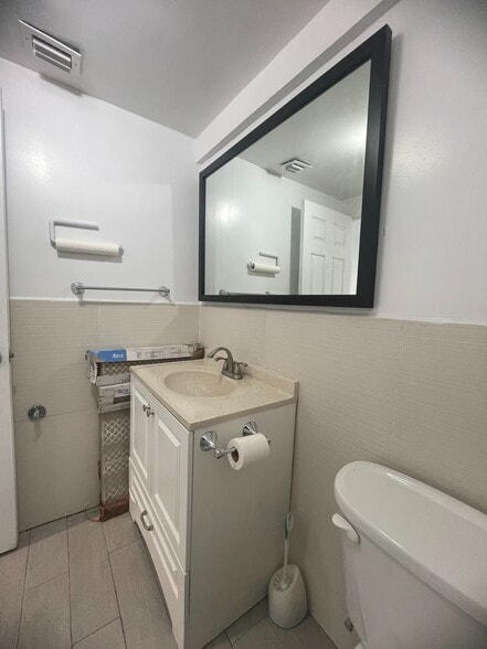 More Photos Of 430 Ansin Blvd, Hallandale Beach Warehouse For Sale