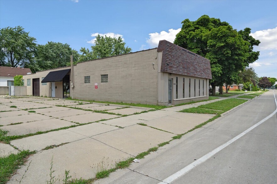 More Photos Of 16811 Stephens, Eastpointe Industrial For Sale