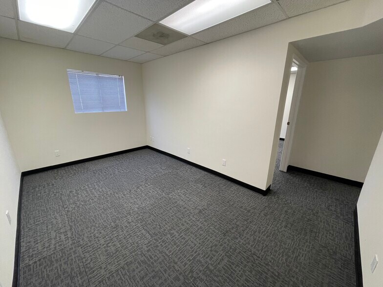 More Photos Of 2200 G St, Bakersfield Office For Lease