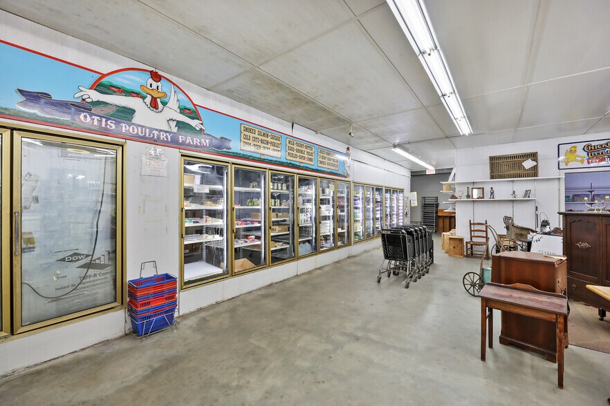 More Photos Of 1570 N Main St, Otis Restaurant For Sale